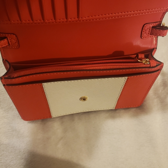 Michael Kors Jet Set Travel/Phone Crossbody Purse - Picture 4 of 7